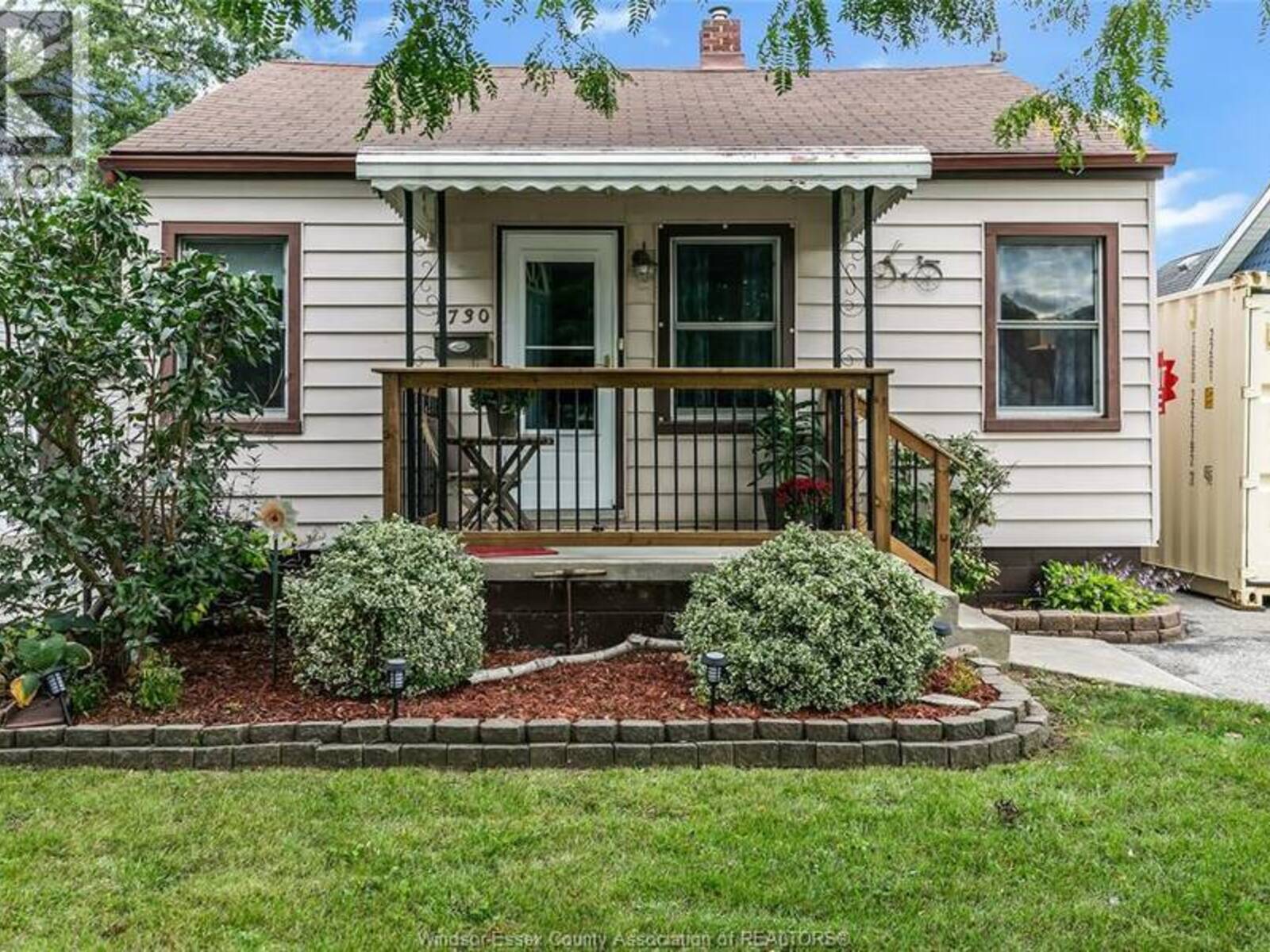 1730 AUBIN ROAD, Windsor, Ontario N8Y 4G5