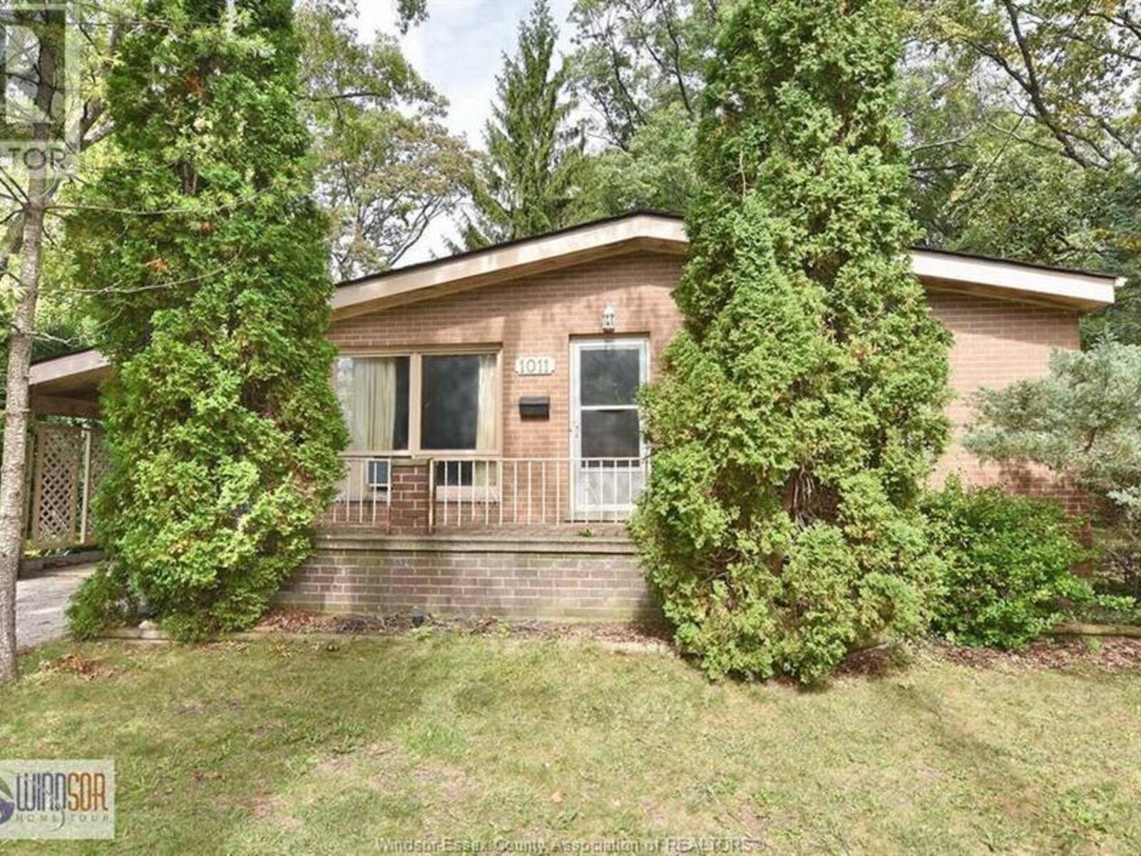 1011 Laurier, LaSalle, Ontario N9J 1N2