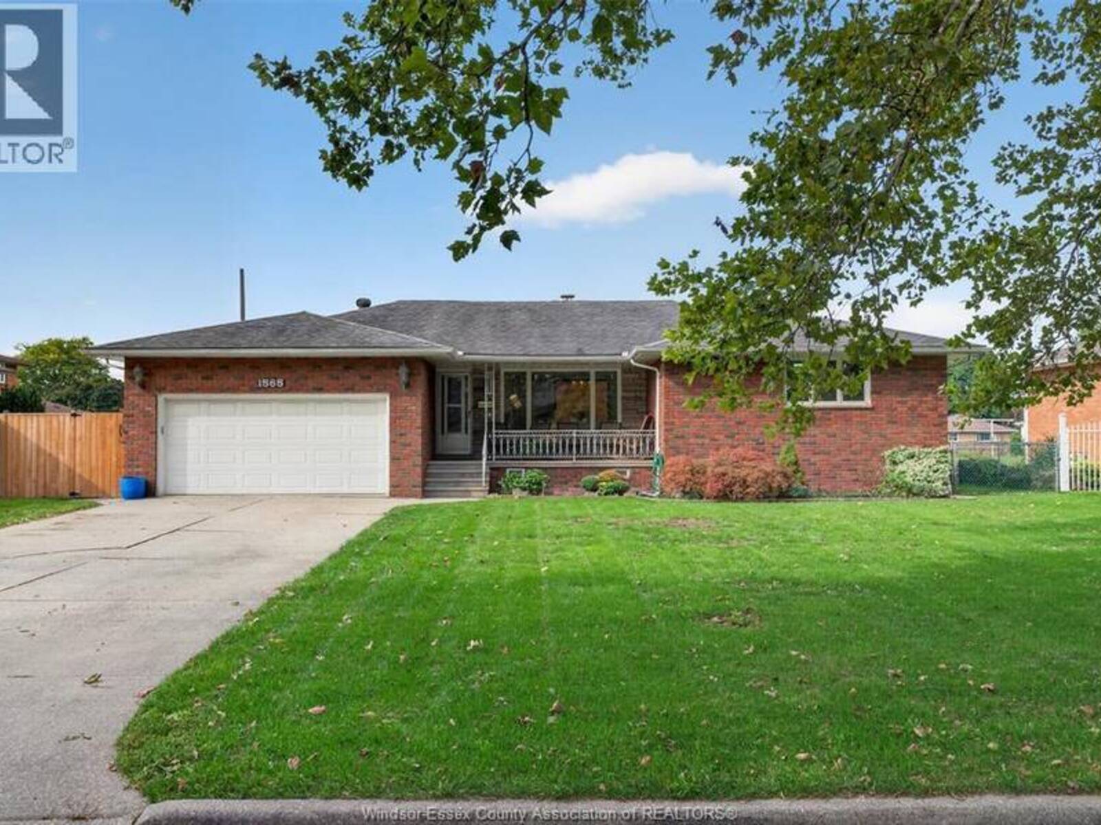 1565 Roxborough, Windsor, Ontario N9B 3H2