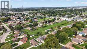 1565 Roxborough | Windsor Ontario | Slide Image Thirty