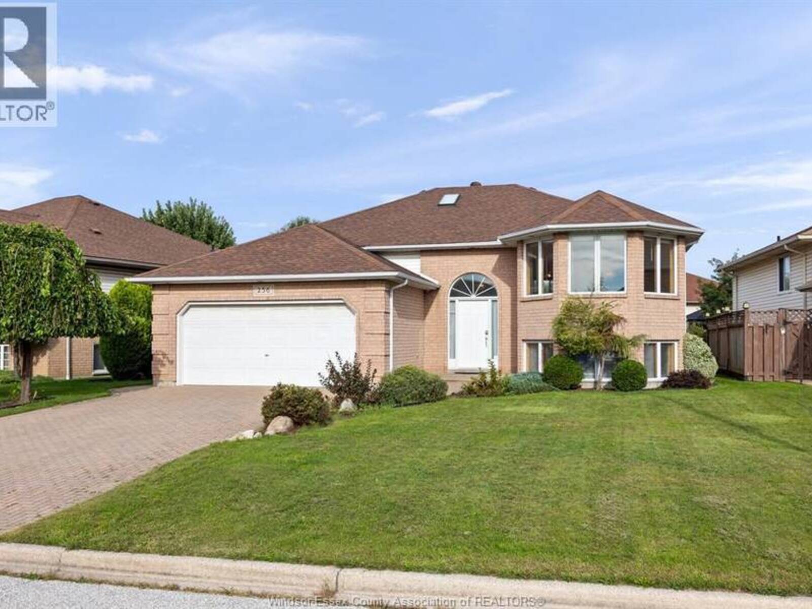 256 KENILWORTH PLACE, Windsor, Ontario N9E 4M6