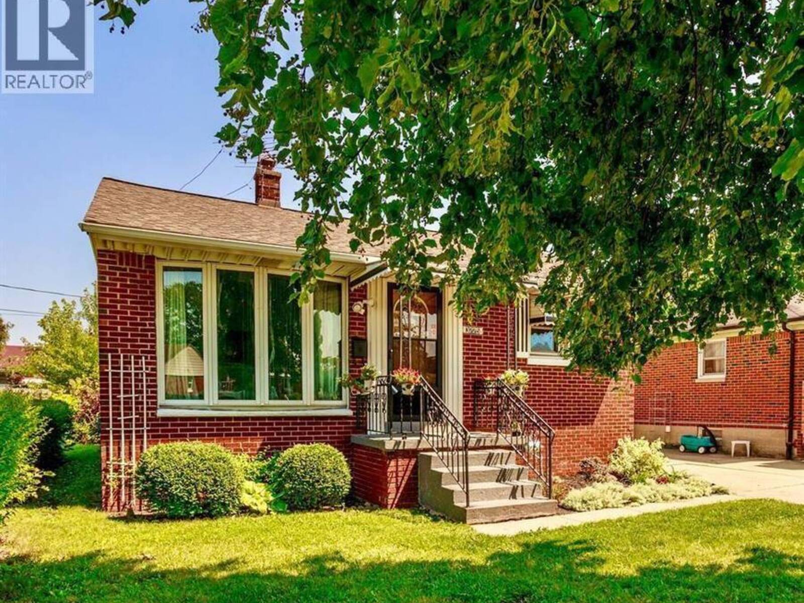 3775 MYRTLE, Windsor, Ontario N9C 2C9
