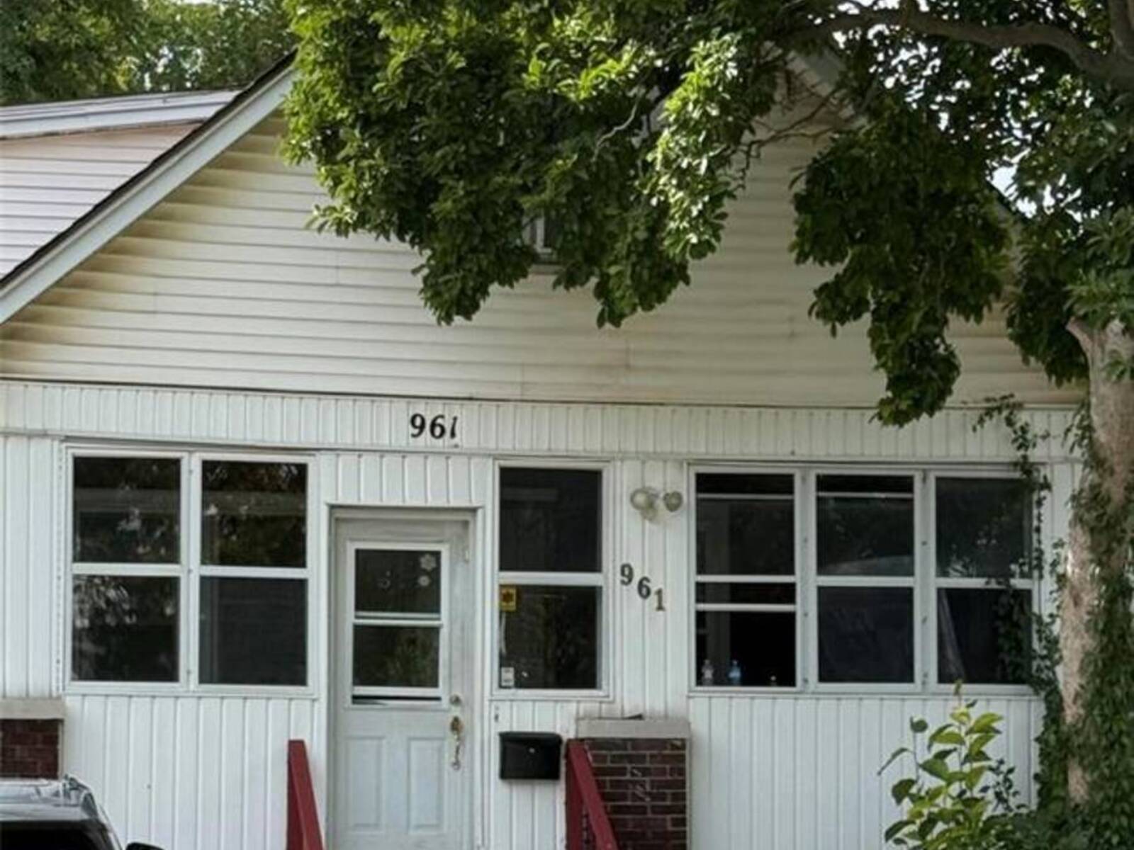 961 CAMPBELL, Windsor, Ontario N9B 2J4
