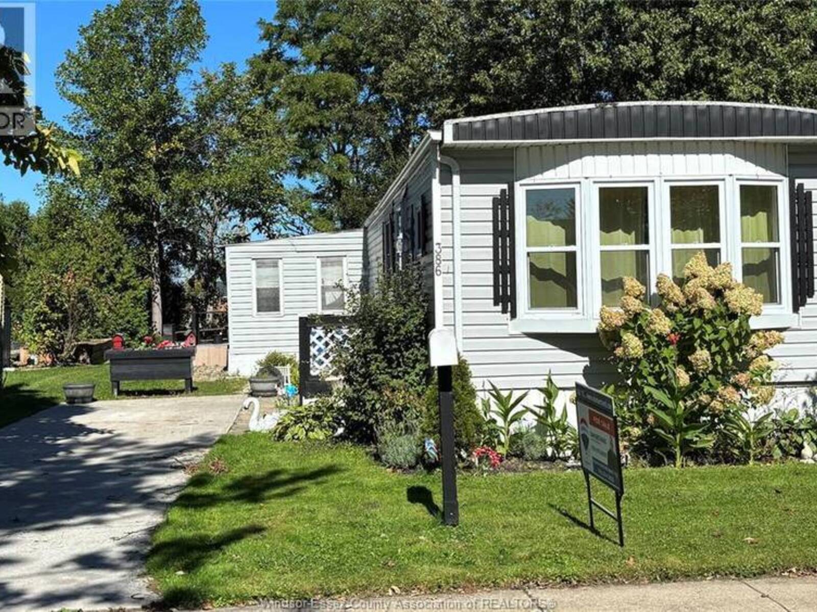 386 NORTH MALDEN, Essex, Ontario N8M 2V3
