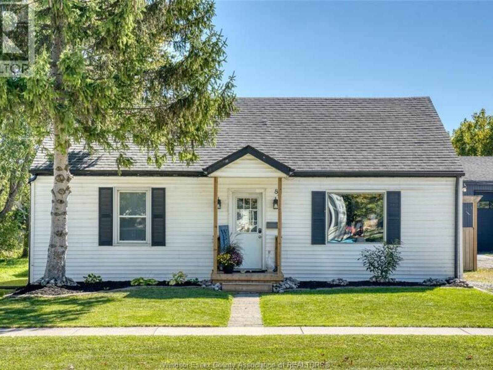 84 CAMERON, Essex, Ontario N8M 2L5