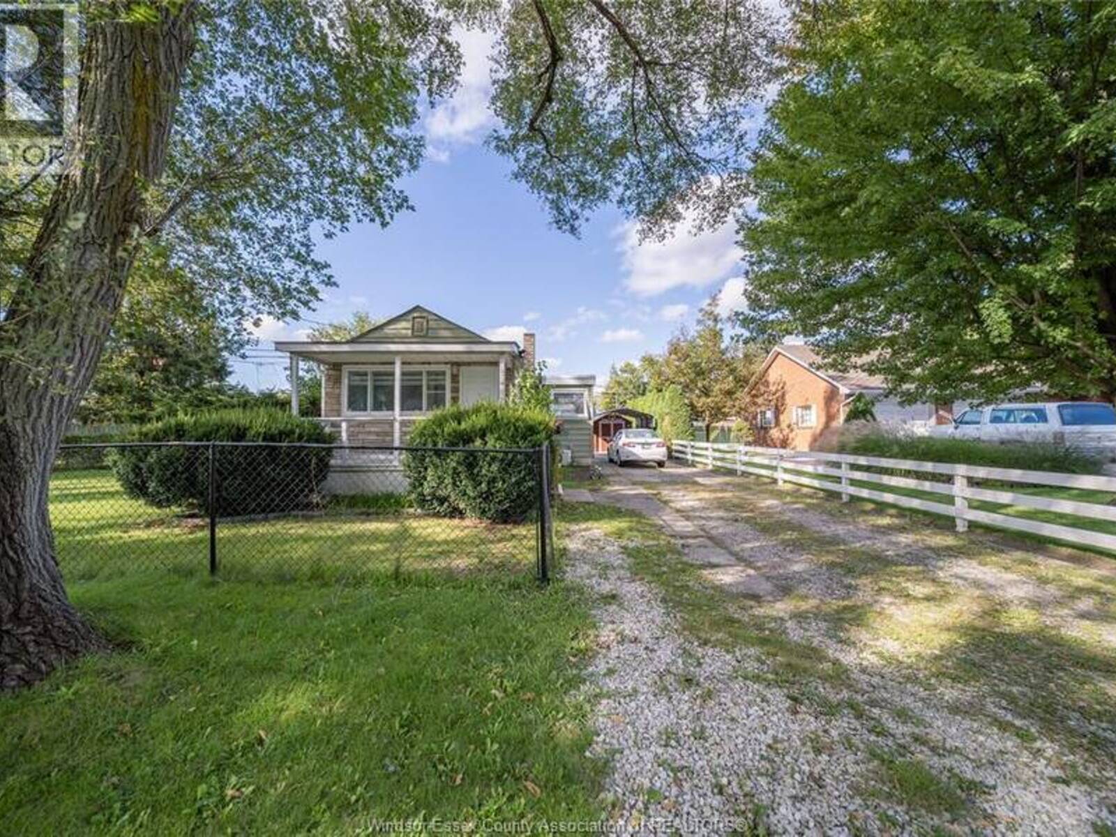 1497 EVERTS, Windsor, Ontario N9B 3E2