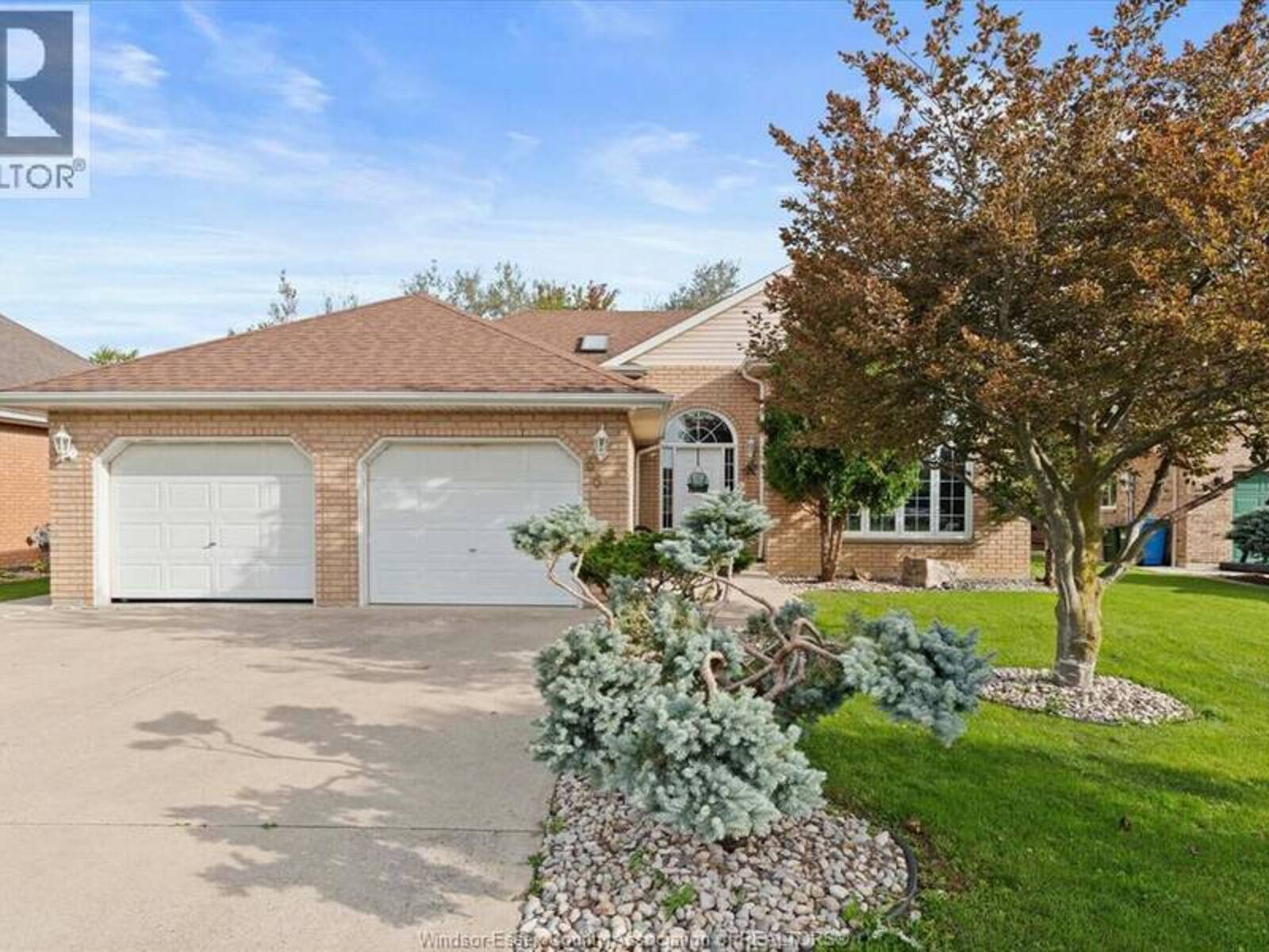 66 OAK, Essex, Ontario N8M 3C5