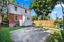 908 OAK STREET | Windsor Ontario | Slide Image Four