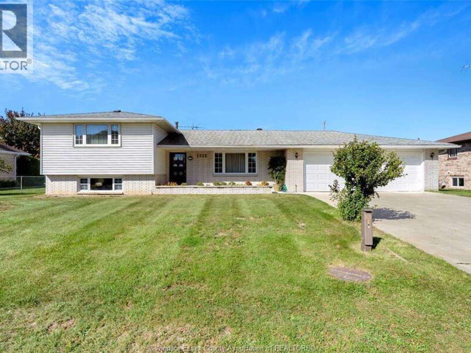 1512 PEACH DRIVE, Kingsville, Ontario N0P 2G0