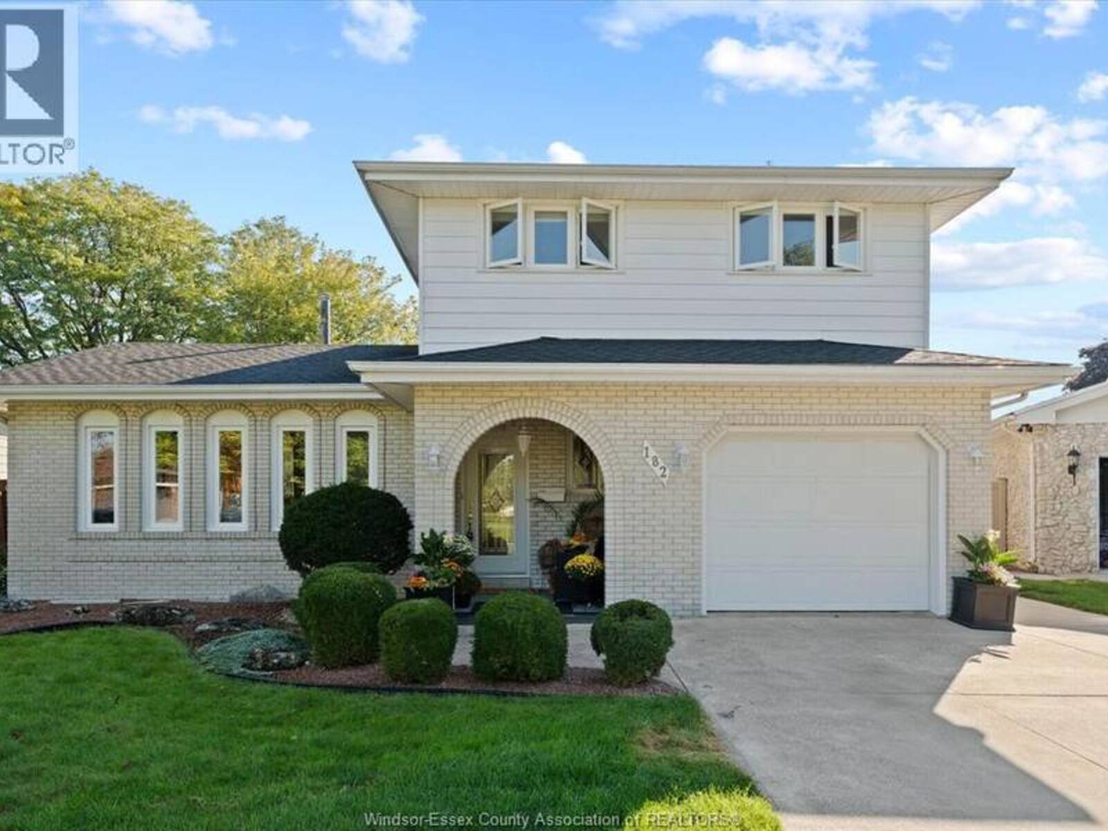 182 CENTENNIAL, Tecumseh, Ontario N8N 2N6