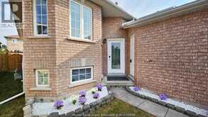201 Hanmer STREET East | Barrie Ontario | Slide Image Three
