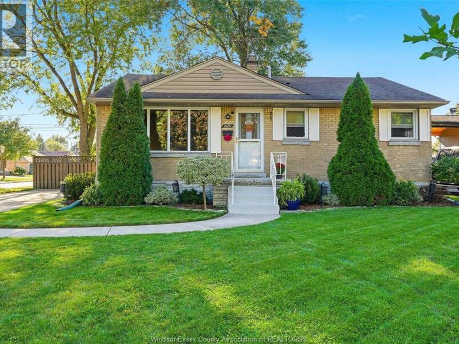 2691 ASKIN, Windsor, Ontario N9E 3H8