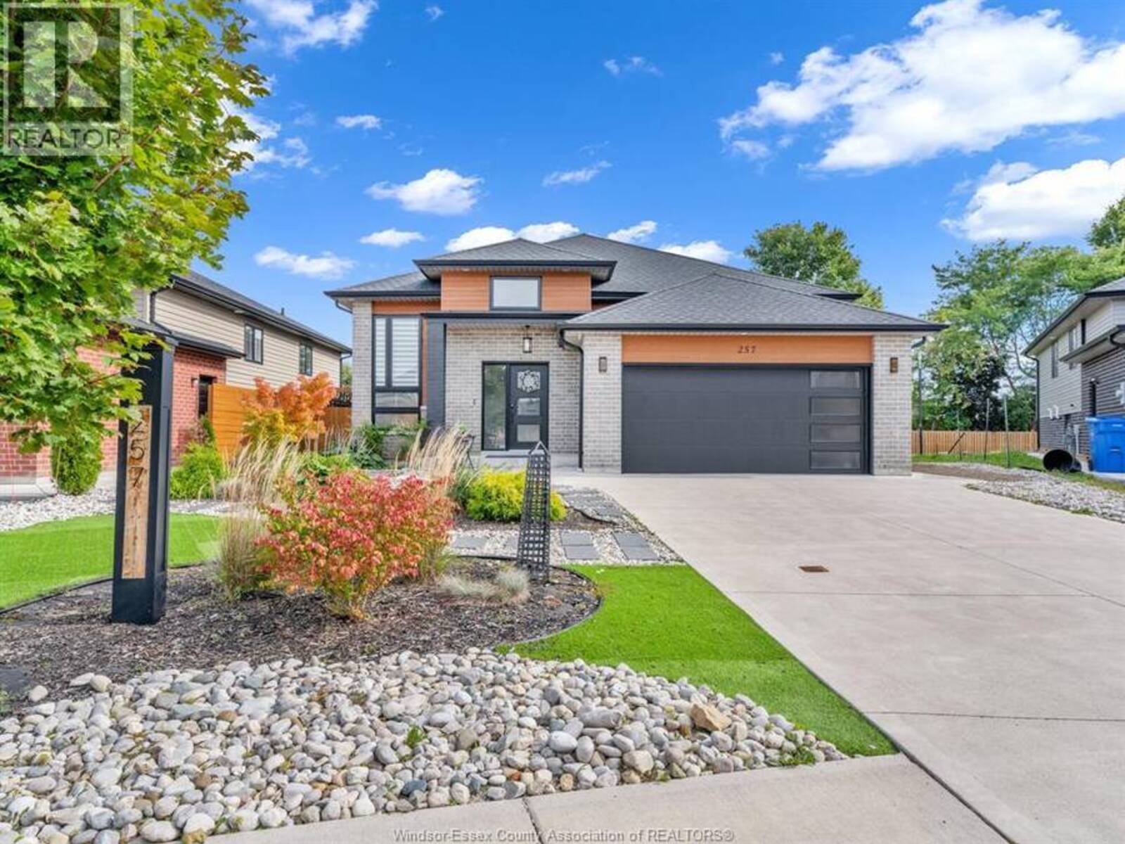 257 ROBINSON AVENUE, Essex, Ontario N8M 0A8