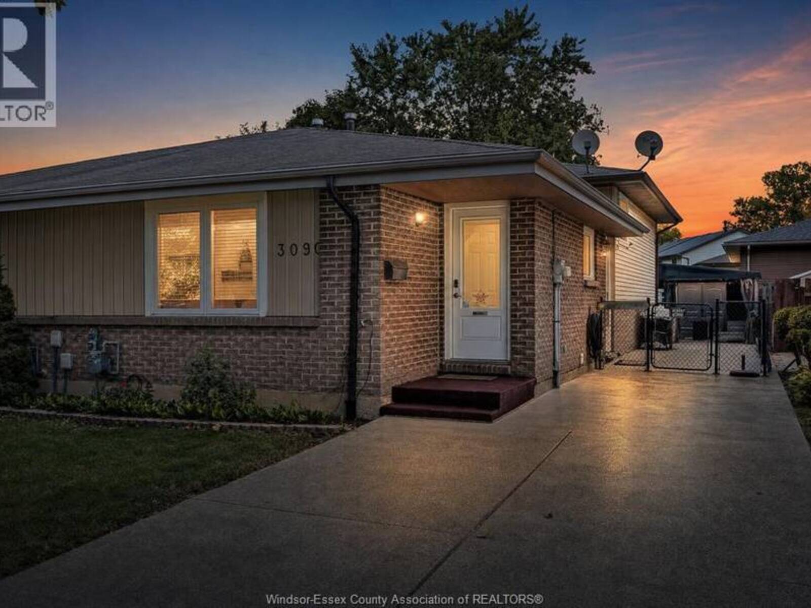 3090 FAIRLANE, Windsor, Ontario N8W 4Y6