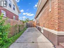 172 GILES BOULEVARD | Windsor Ontario | Slide Image Five