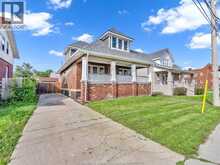 172 GILES BOULEVARD | Windsor Ontario | Slide Image Four