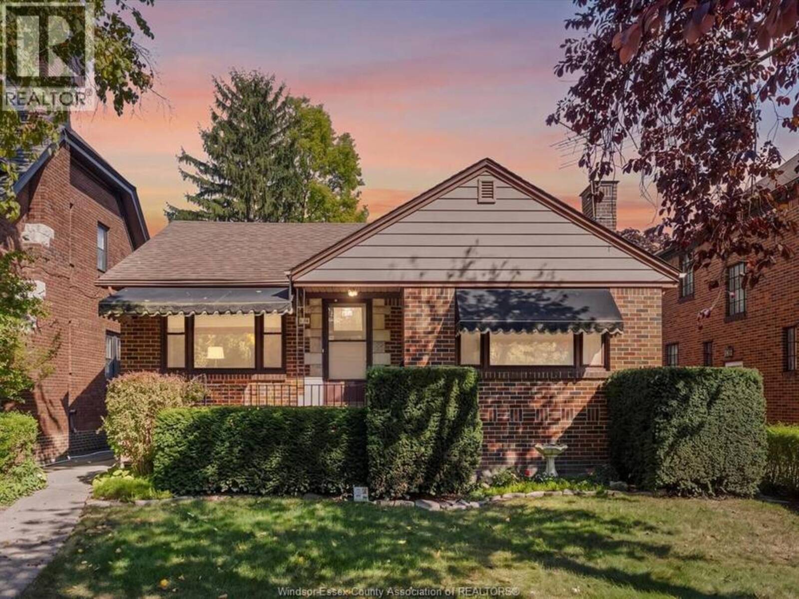 2214 VICTORIA AVENUE, Windsor, Ontario N8X 1R1