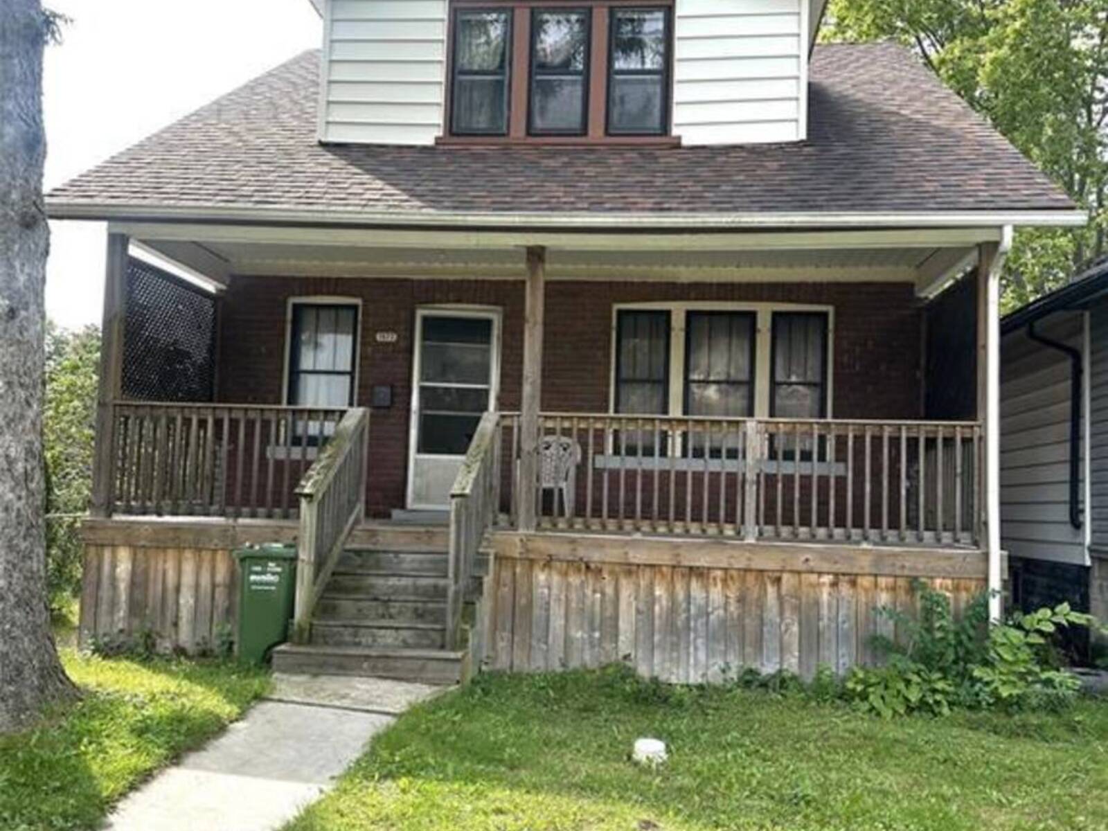 1577 MOY AVENUE, Windsor, Ontario N8X 1J4