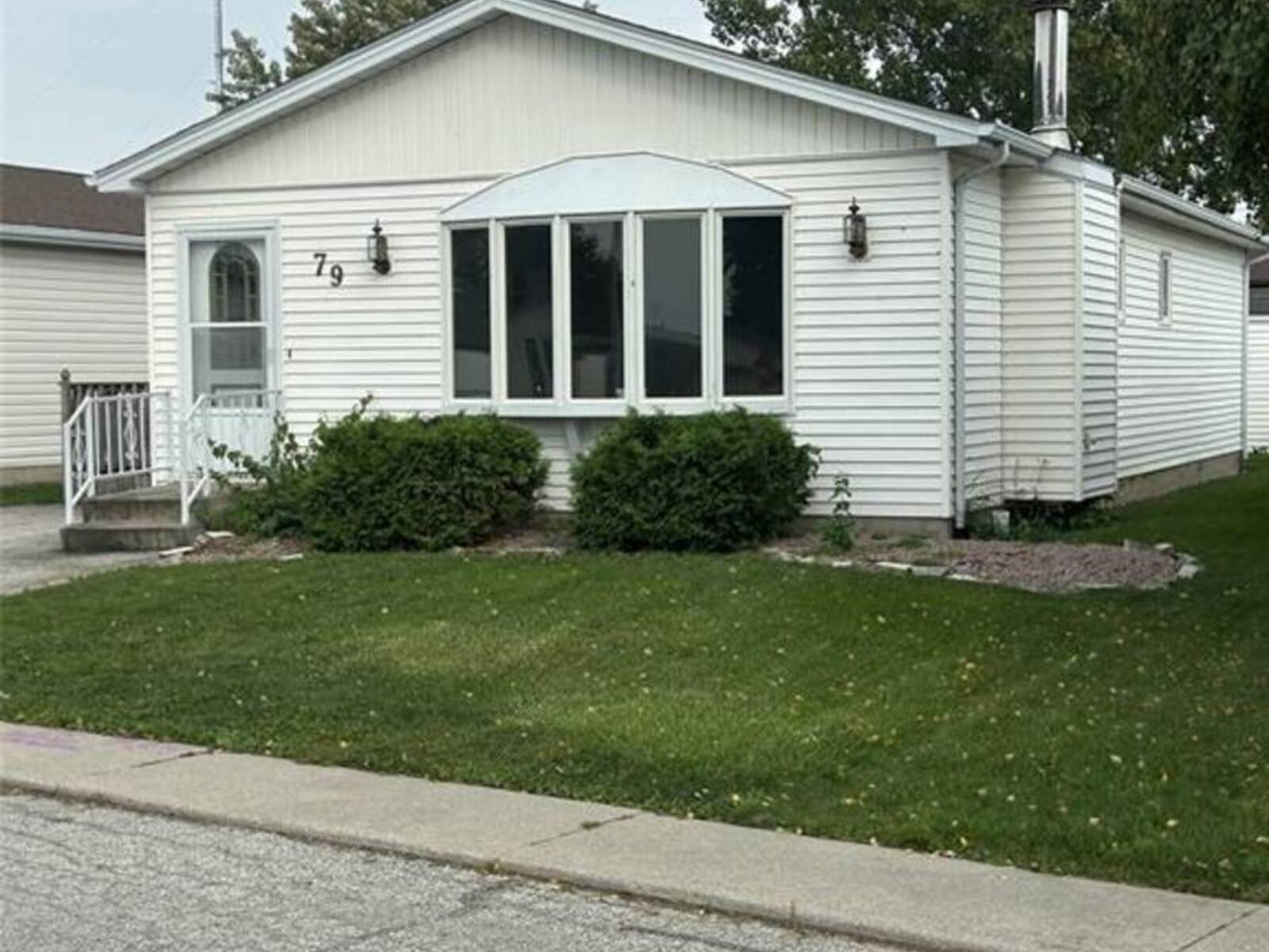 79 PARKSIDE, Essex, Ontario N0R 1J0