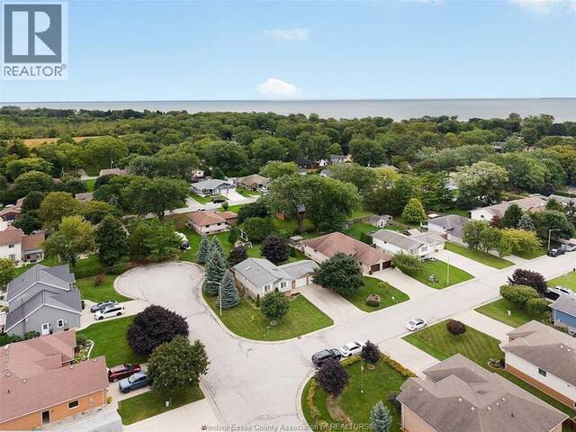 856 LAWNDALE AVENUE Kingsville Ontario, N9Y 3Y8 - 3 Bedrooms Waterfront Home For sale