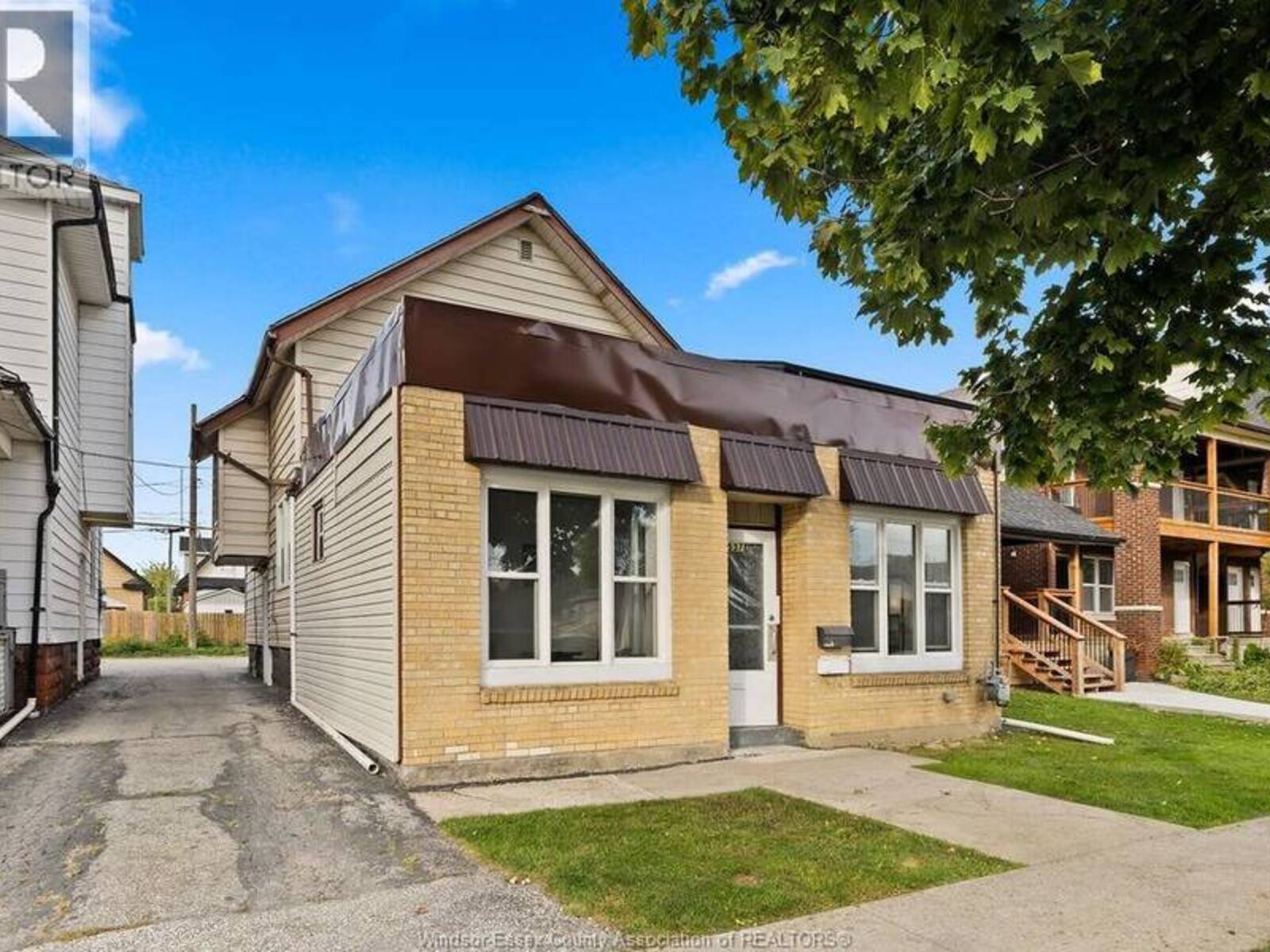 1537 HOWARD, Windsor, Ontario N8X 3T5