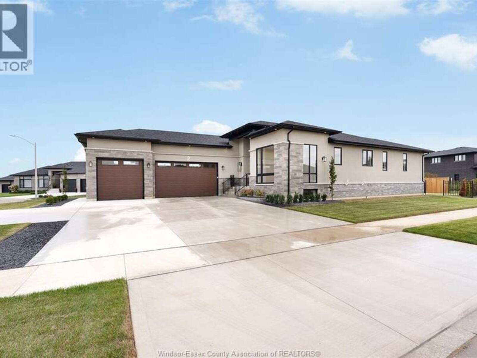 2 PEBBLE BEACH COURT, Leamington, Ontario N8H 0G1