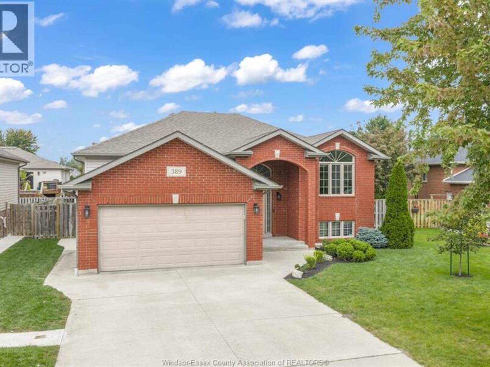 389 DONLON, LaSalle, Ontario N9J 3Y2