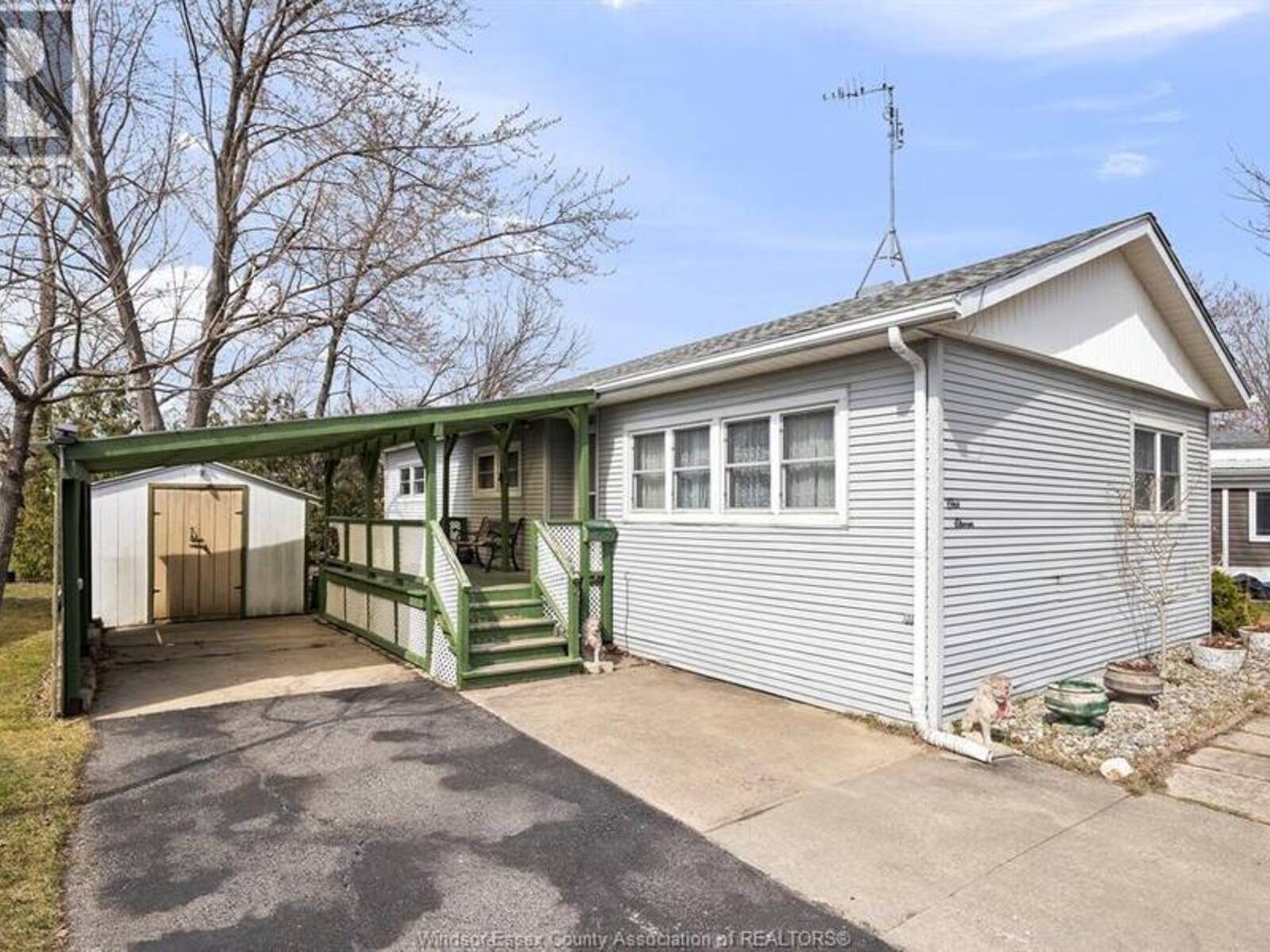 111 DANA DRIVE, Essex, Ontario N8M 2A1