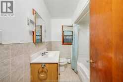 3173 WYANDOTTE ST West | Windsor Ontario | Slide Image Seventeen