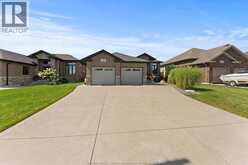 120 GOLFVIEW DRIVE | Kingsville Ontario | Slide Image Three