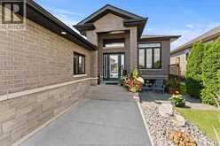 120 GOLFVIEW DRIVE | Kingsville Ontario | Slide Image Four