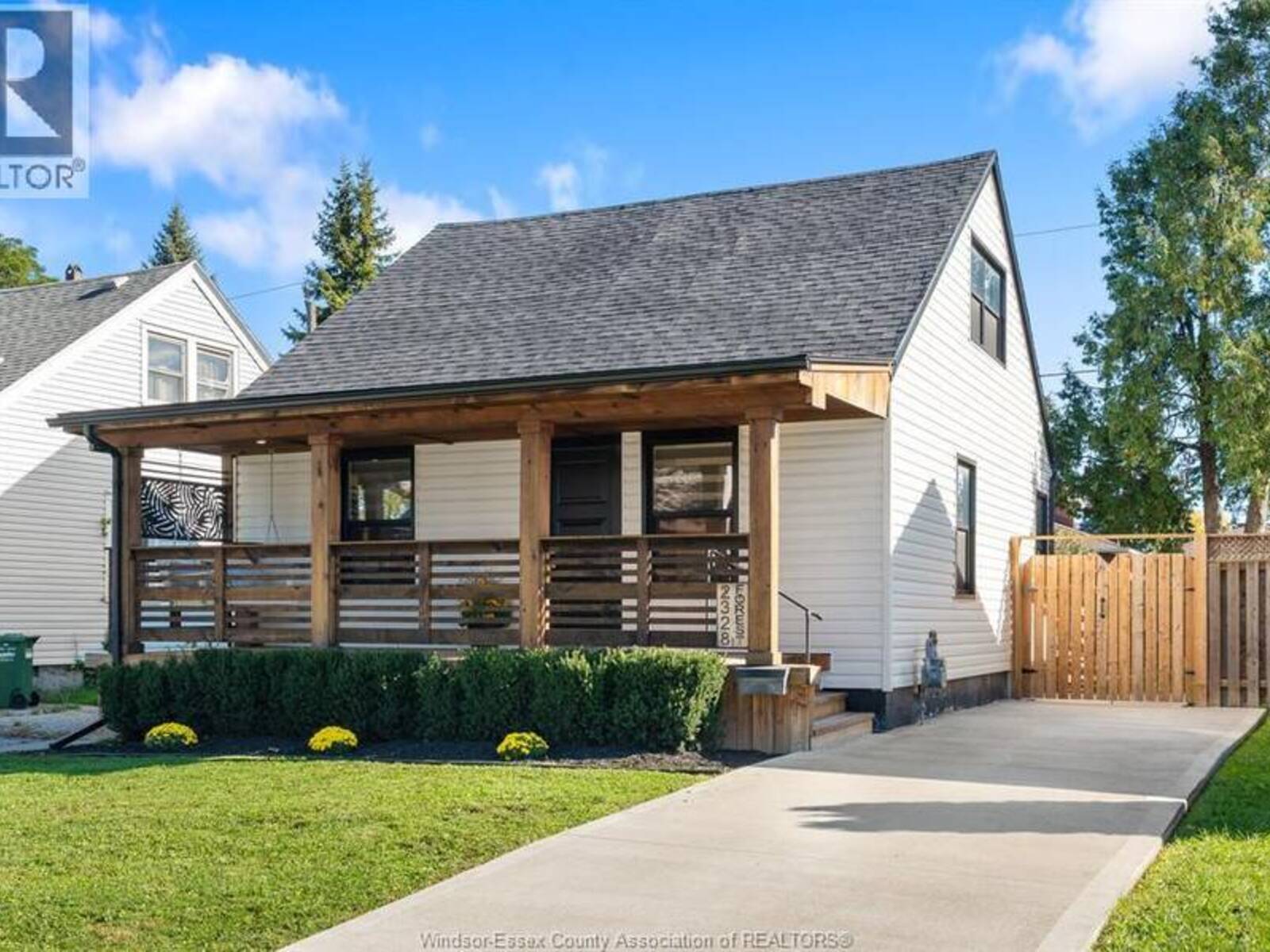 2328 FOREST, Windsor, Ontario N8W 2G8