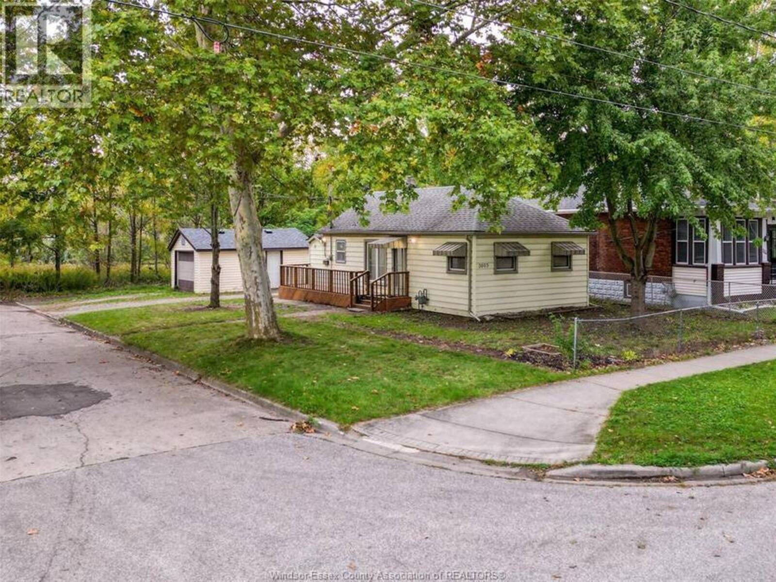 3605 BLOOMFIELD, Windsor, Ontario N9C 1S1