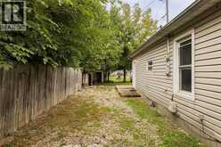 1028 REEDMERE RD | Windsor Ontario | Slide Image Seventeen