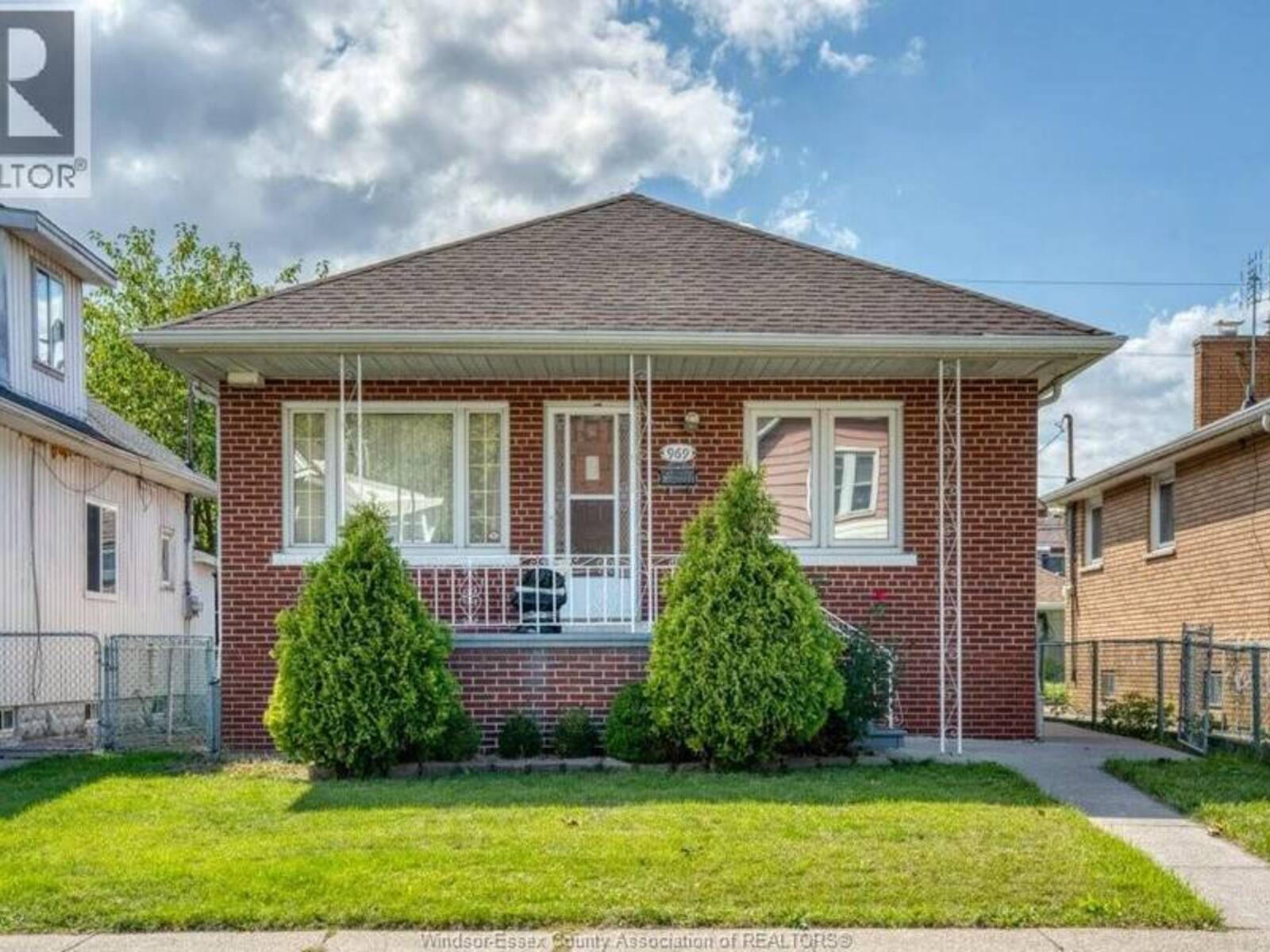 969 LANGLOIS, Windsor, Ontario N9A 2H2