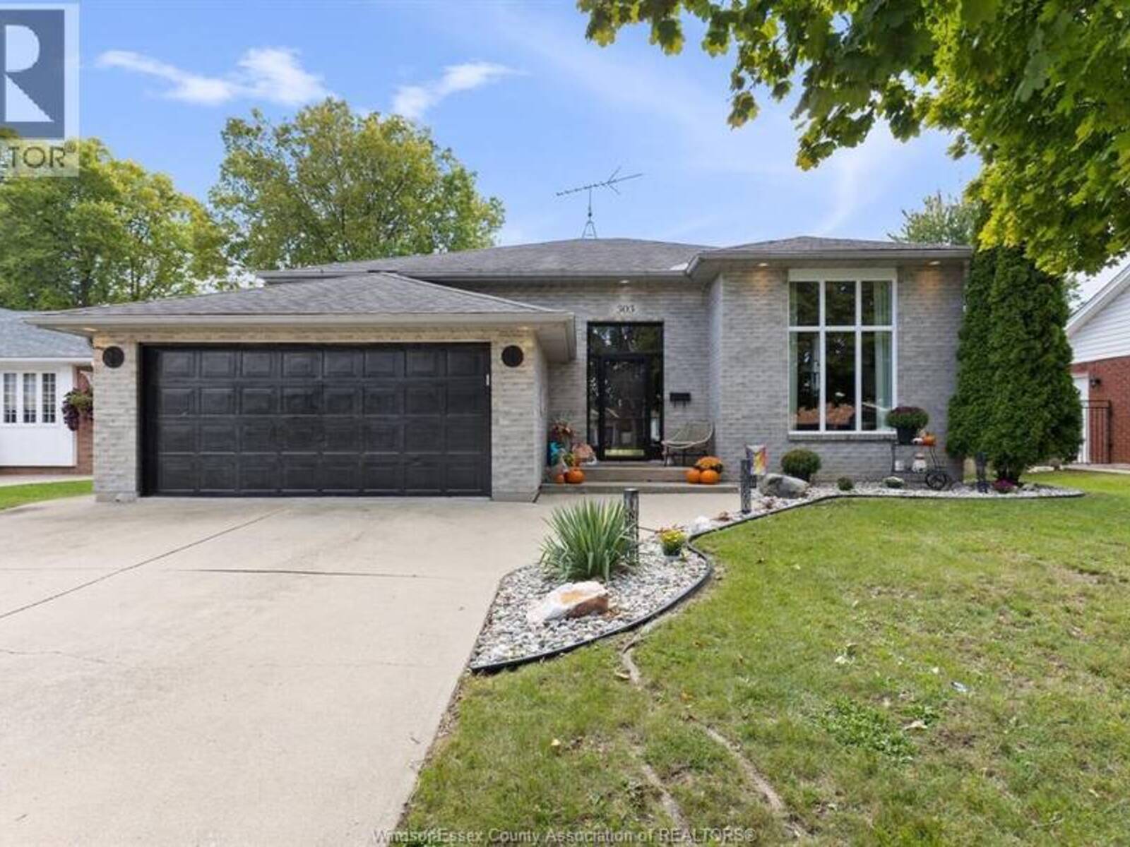 303 STONE RIDGE AVENUE, Amherstburg, Ontario N9V 3W4