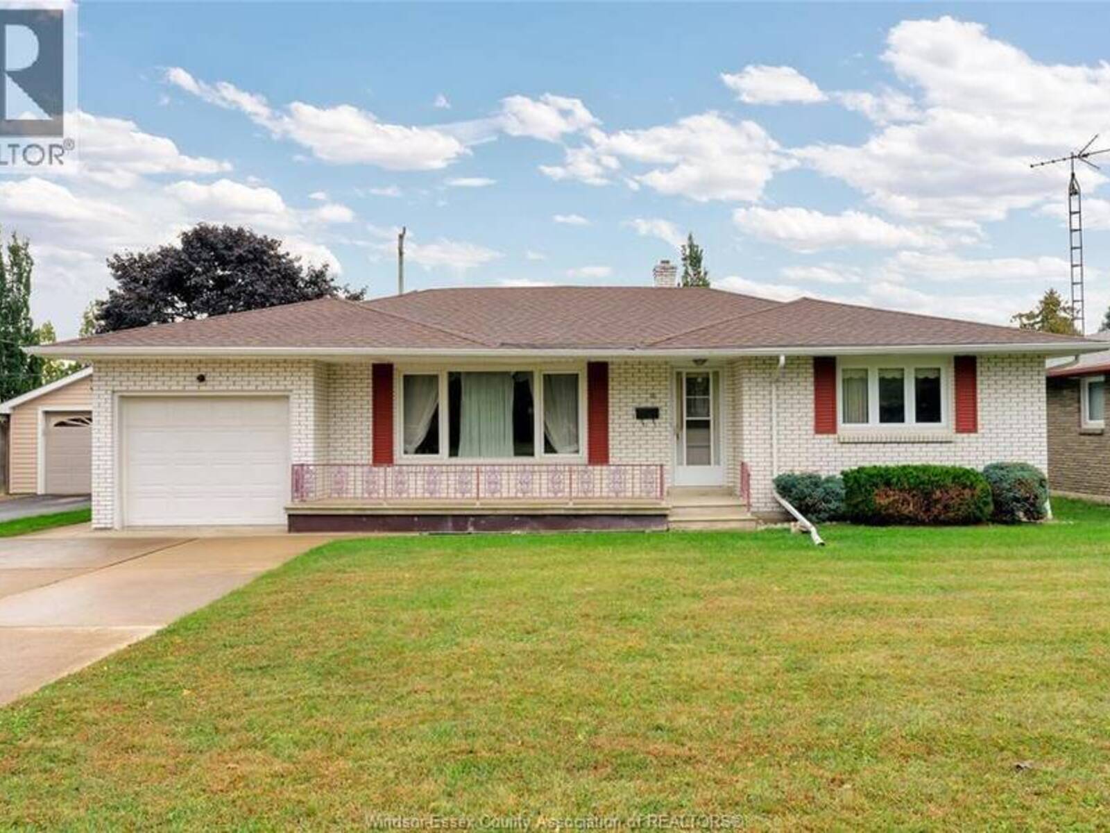 16 PULFORD, Leamington, Ontario N8H 2J3