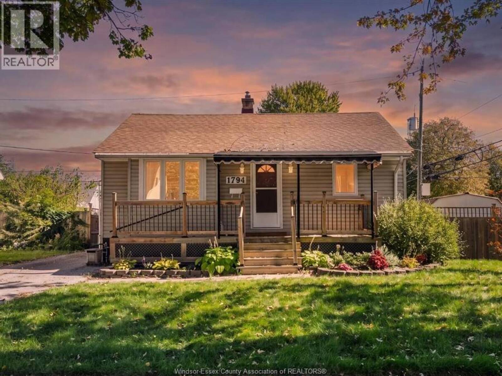1794 Ellrose AVENUE, Windsor, Ontario N8Y 3X8