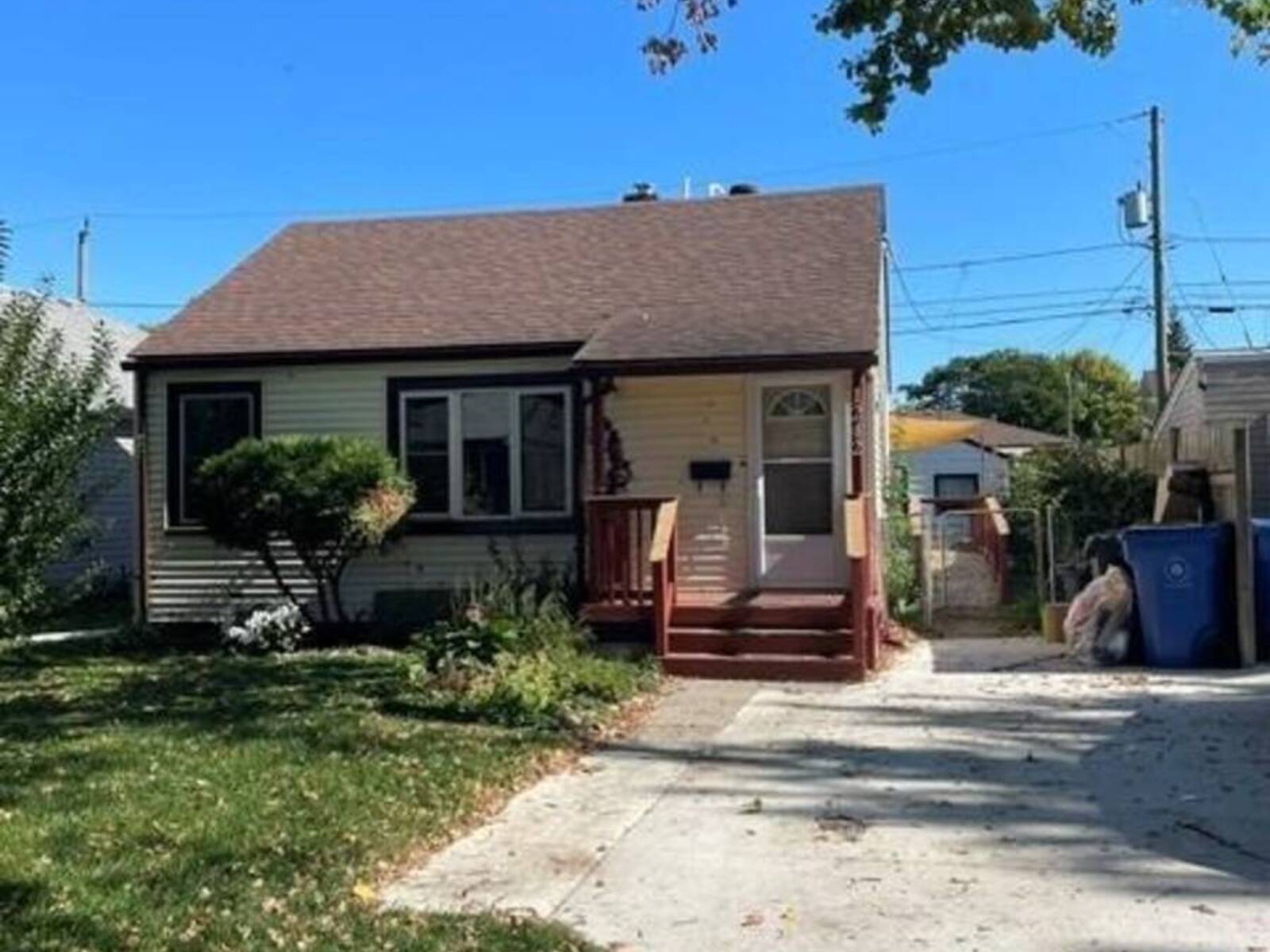 1242 LABADIE, Windsor, Ontario N8Y 4G7