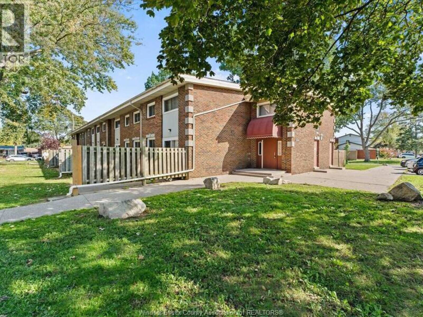 1730 COLUMBIA COURT Unit# 106, Windsor, Ontario N9E 1B1