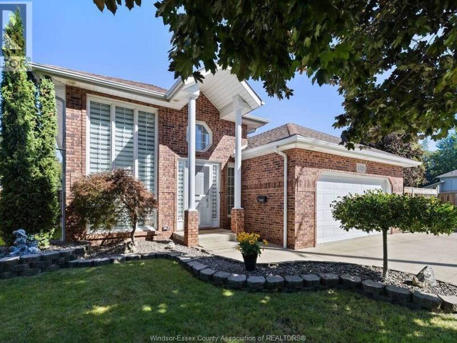 1520 MAPLE, LaSalle, Ontario N9J 3L3