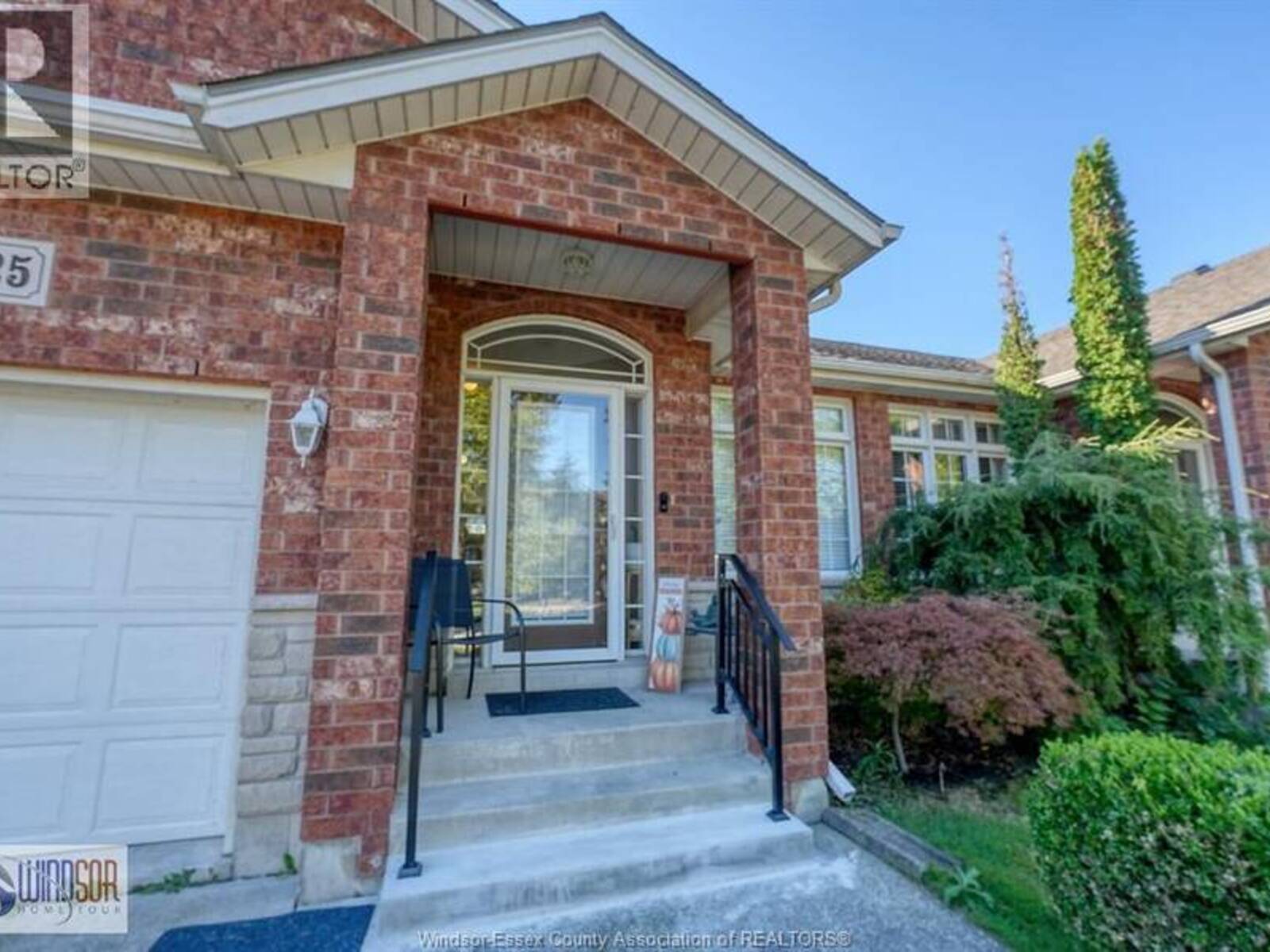 11925 COBBLESTONE, Windsor, Ontario N8P 1T7
