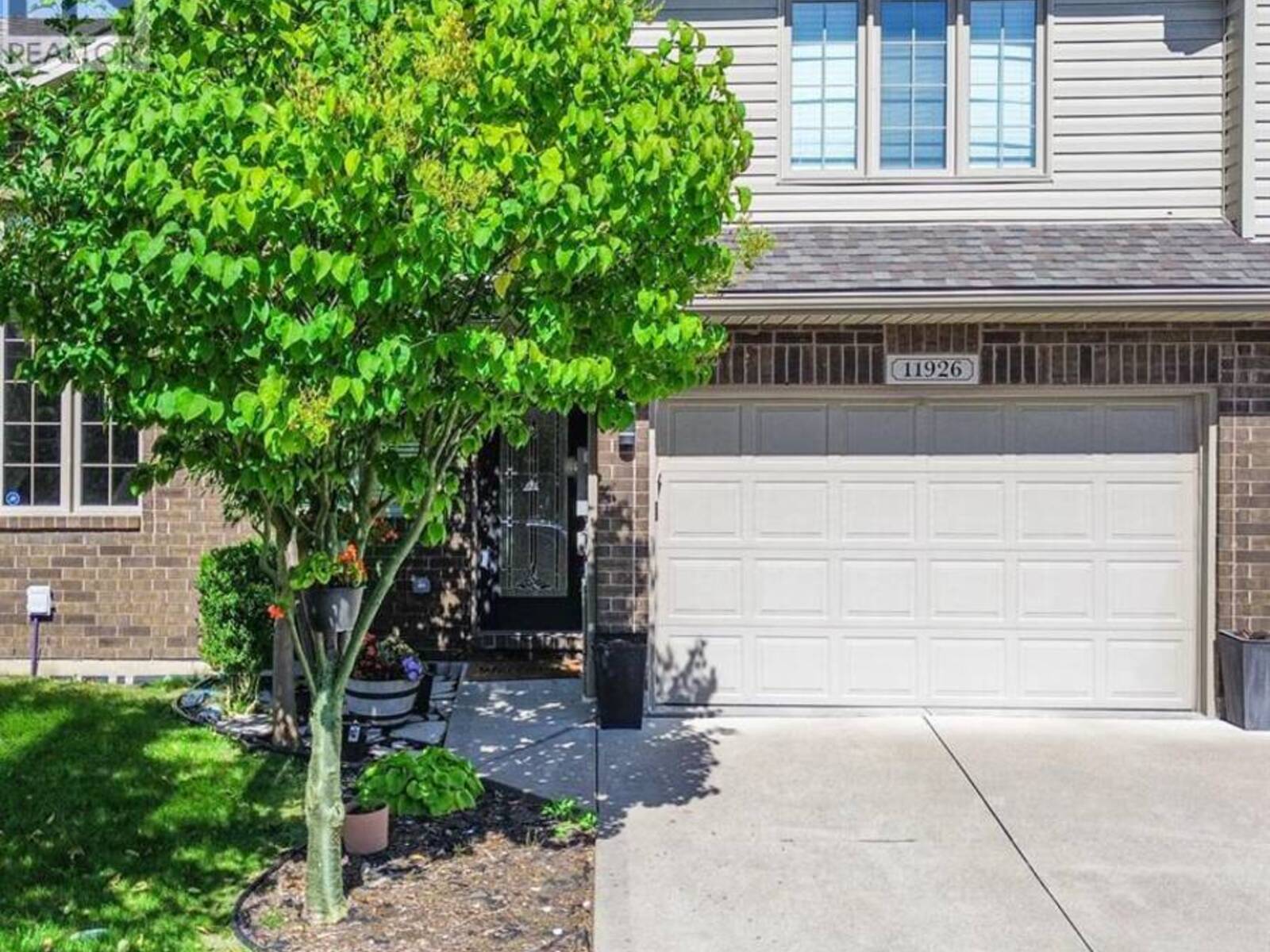 11926 BOULDER, Windsor, Ontario N8P 1Z6