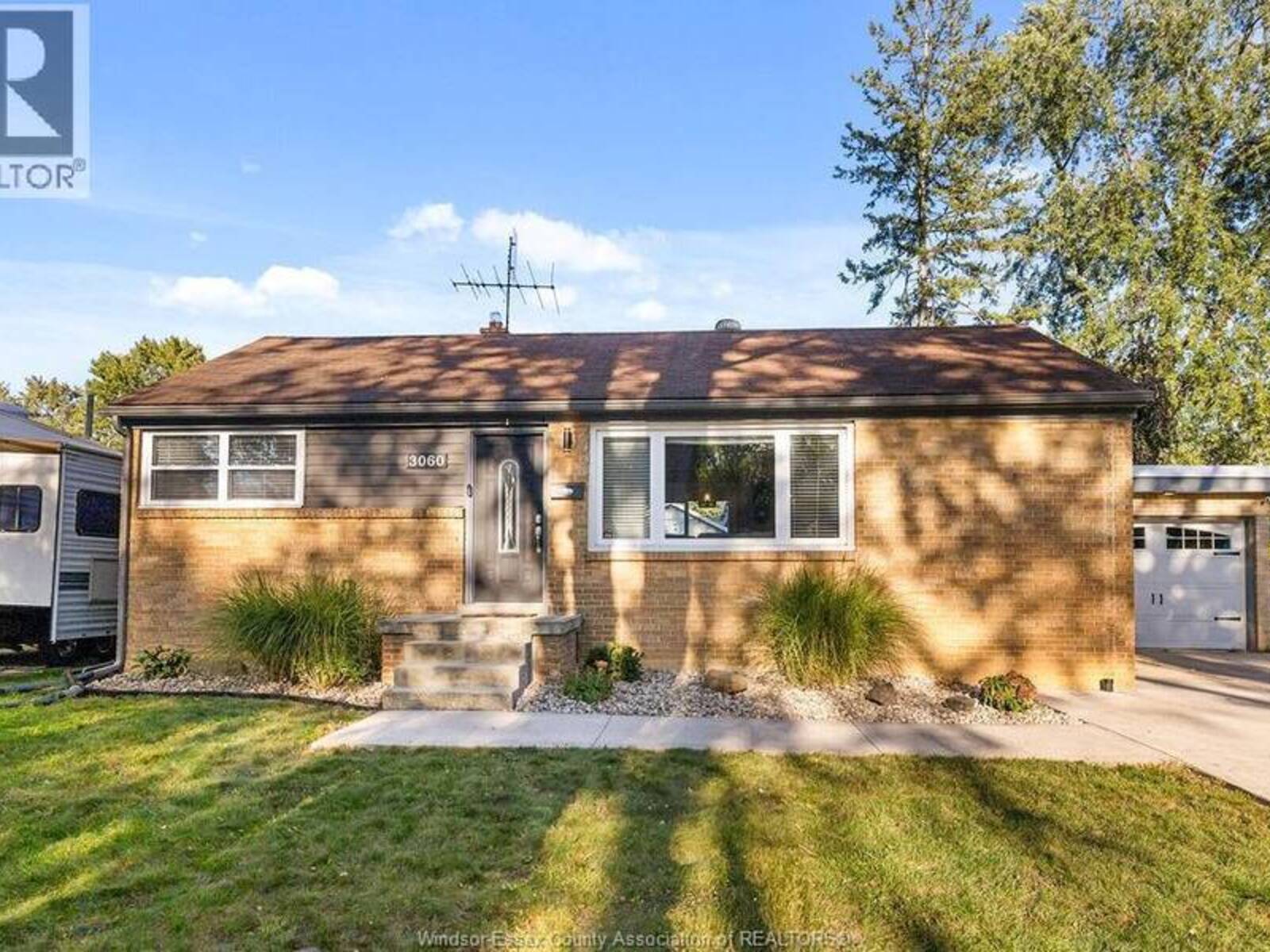 3060 DANDURAND AVENUE, Windsor, Ontario N9E 2E6
