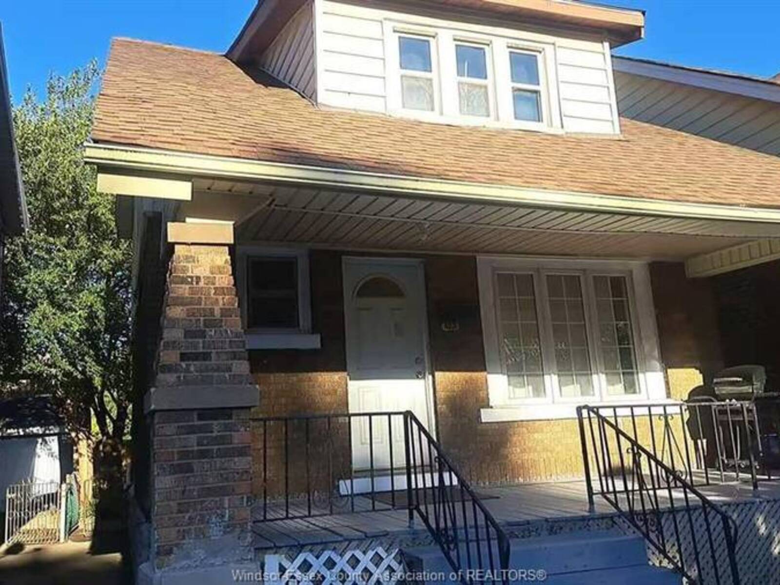 438 RANKIN, Windsor, Ontario N9B 2R7