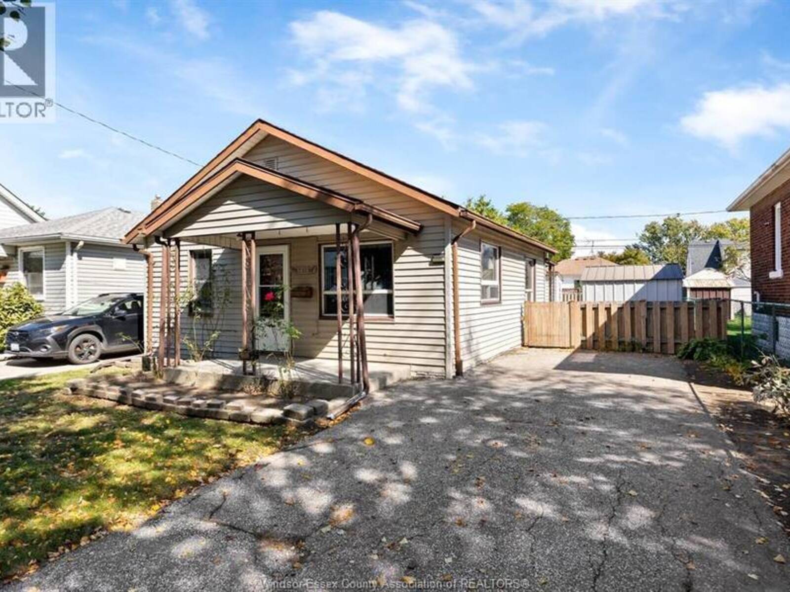 2352 CHANDLER, Windsor, Ontario N8W 4A6