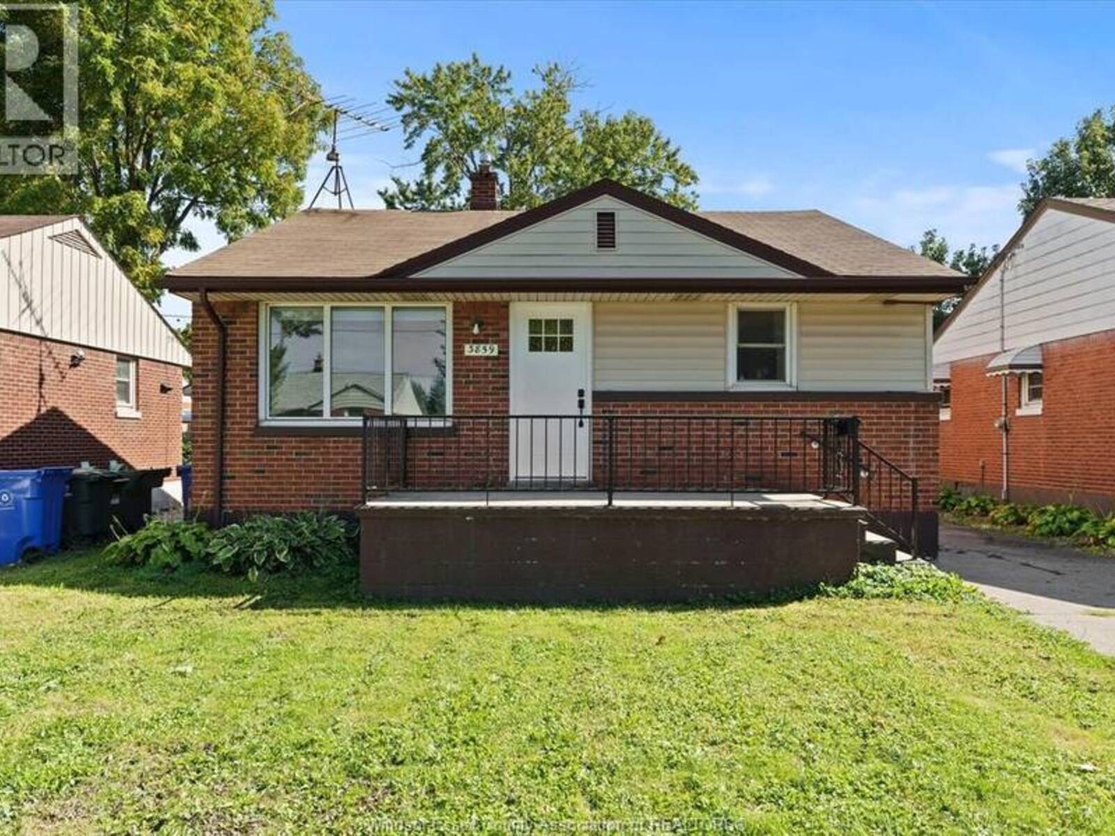 3859 BIRCH, Windsor, Ontario N9C 1Z4
