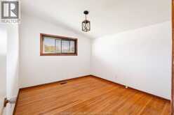2505 LONGFELLOW | Windsor Ontario | Slide Image Sixteen