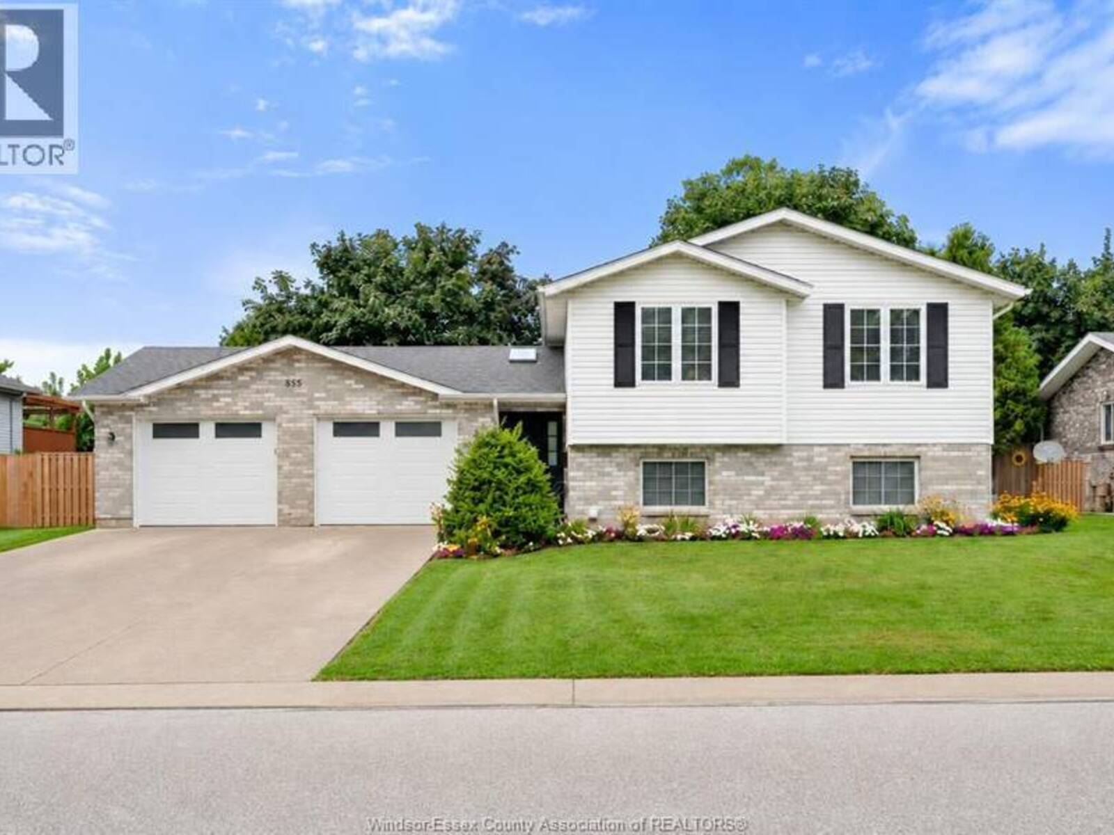 855 LAWNDALE AVENUE, Kingsville, Ontario N9Y 3S5