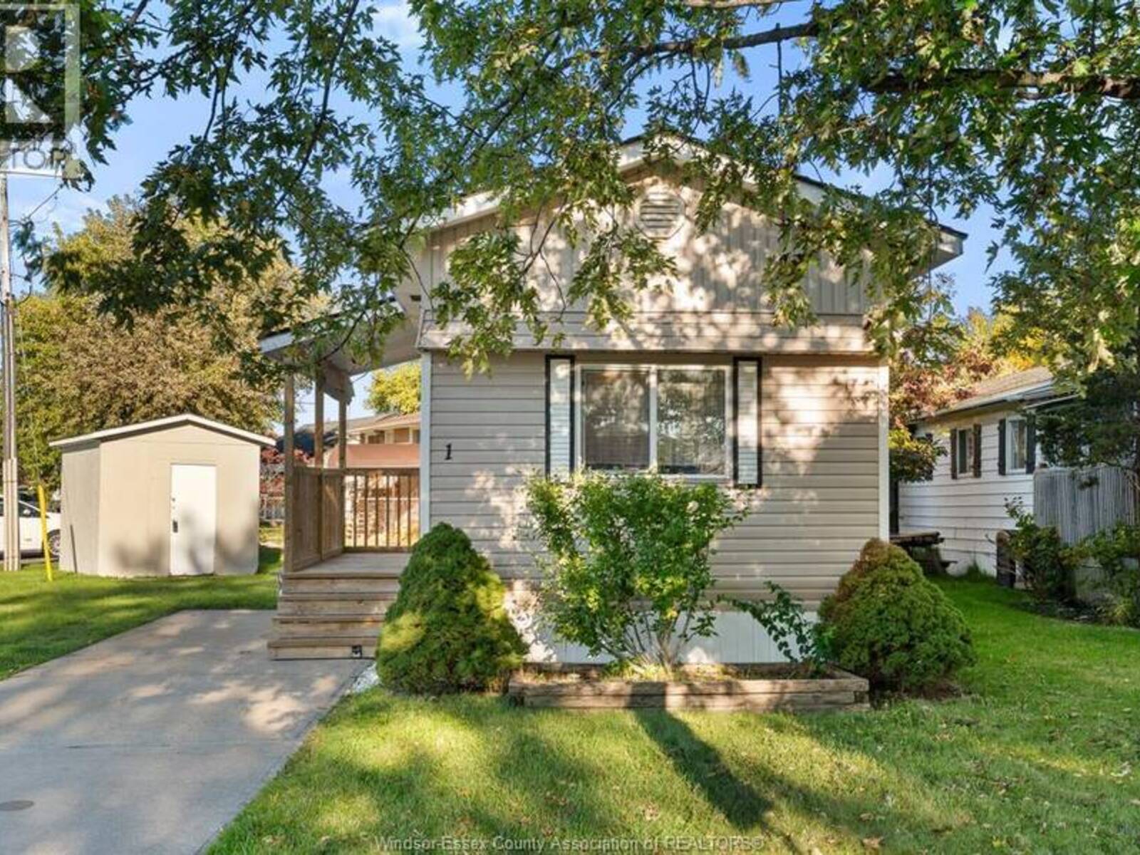 1 Cedar CRESCENT Unit# 101, Essex, Ontario N0R 1J0